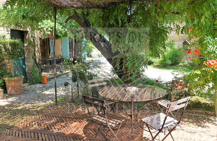 A field of charm in Provence – Ref : 1917/028