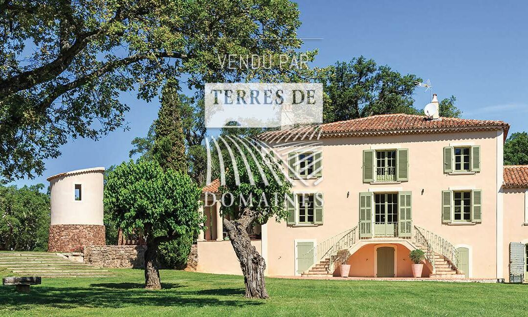 Château viticole d’exception en AOP CDP – Ref : P237