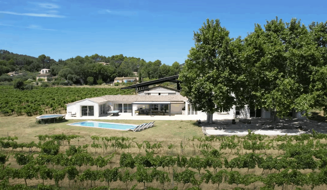 Human-size estate in “Côtes de Provence” – Ref P311